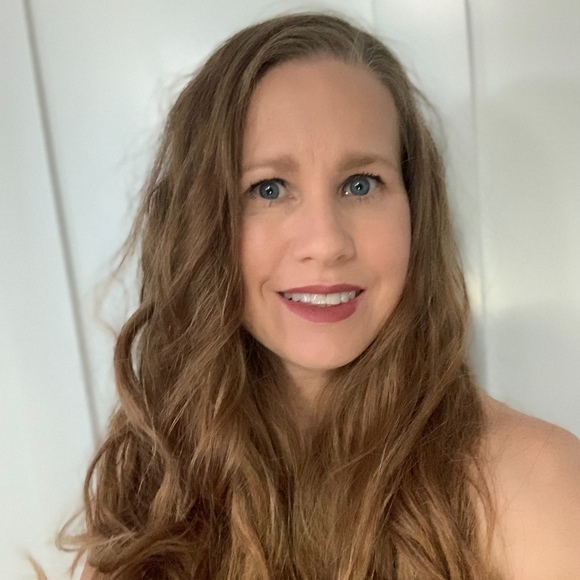 Meet your Posher, Lisa - Picture 1 of 1